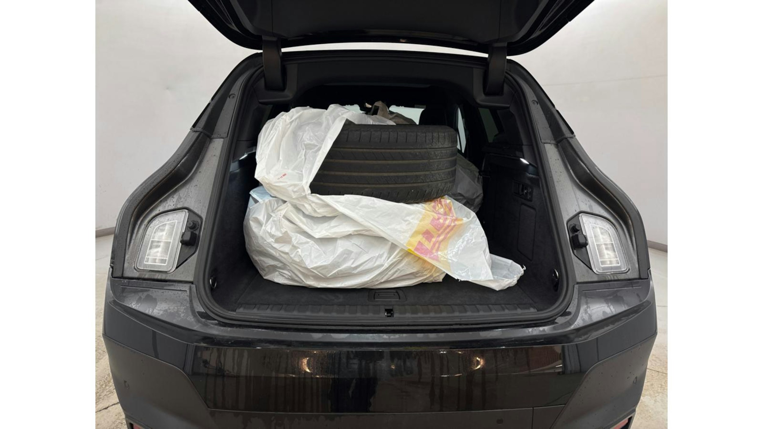 met. musta BMW iX 2024 kuva 6.