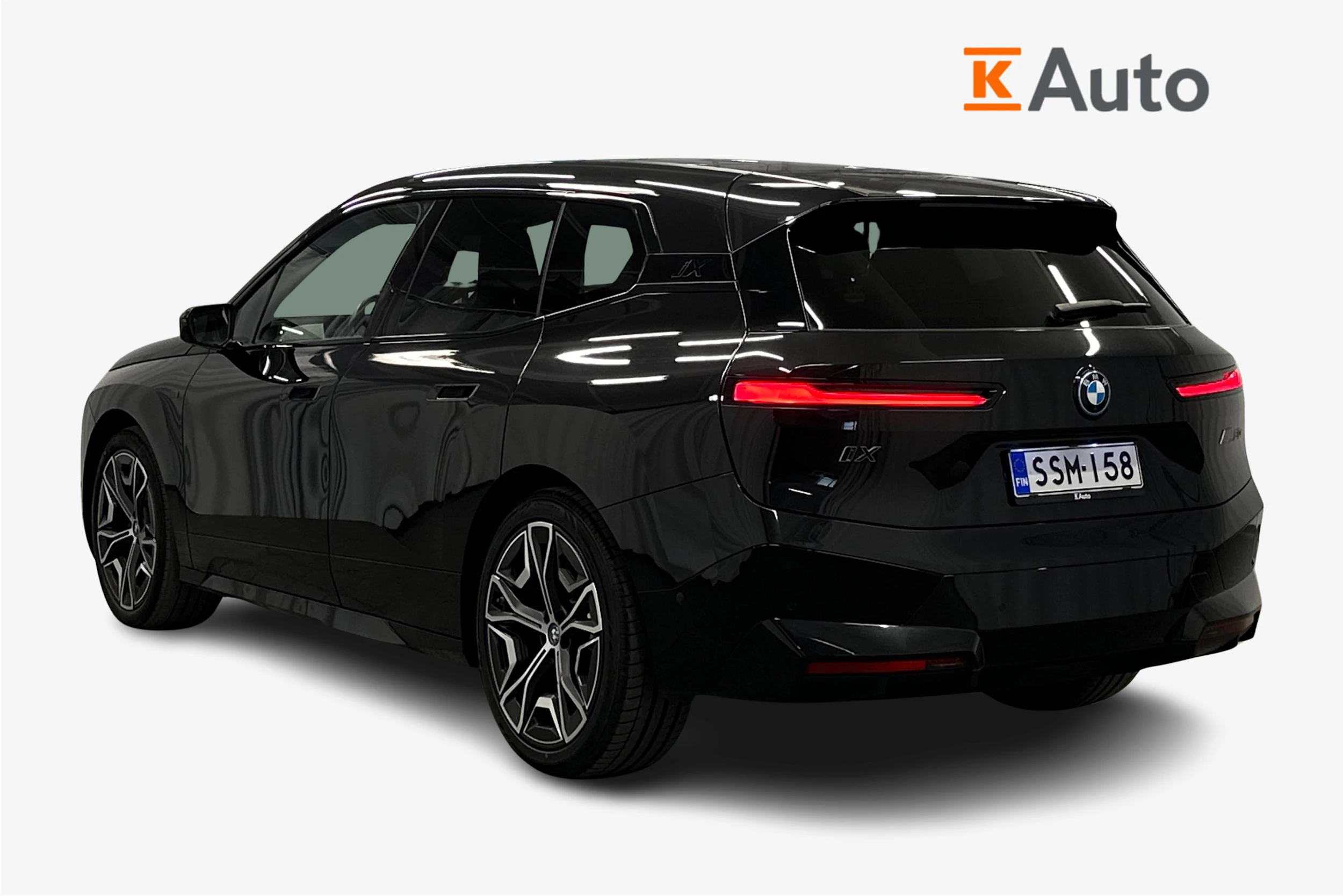musta BMW ix M60 2024 kuva 2.
