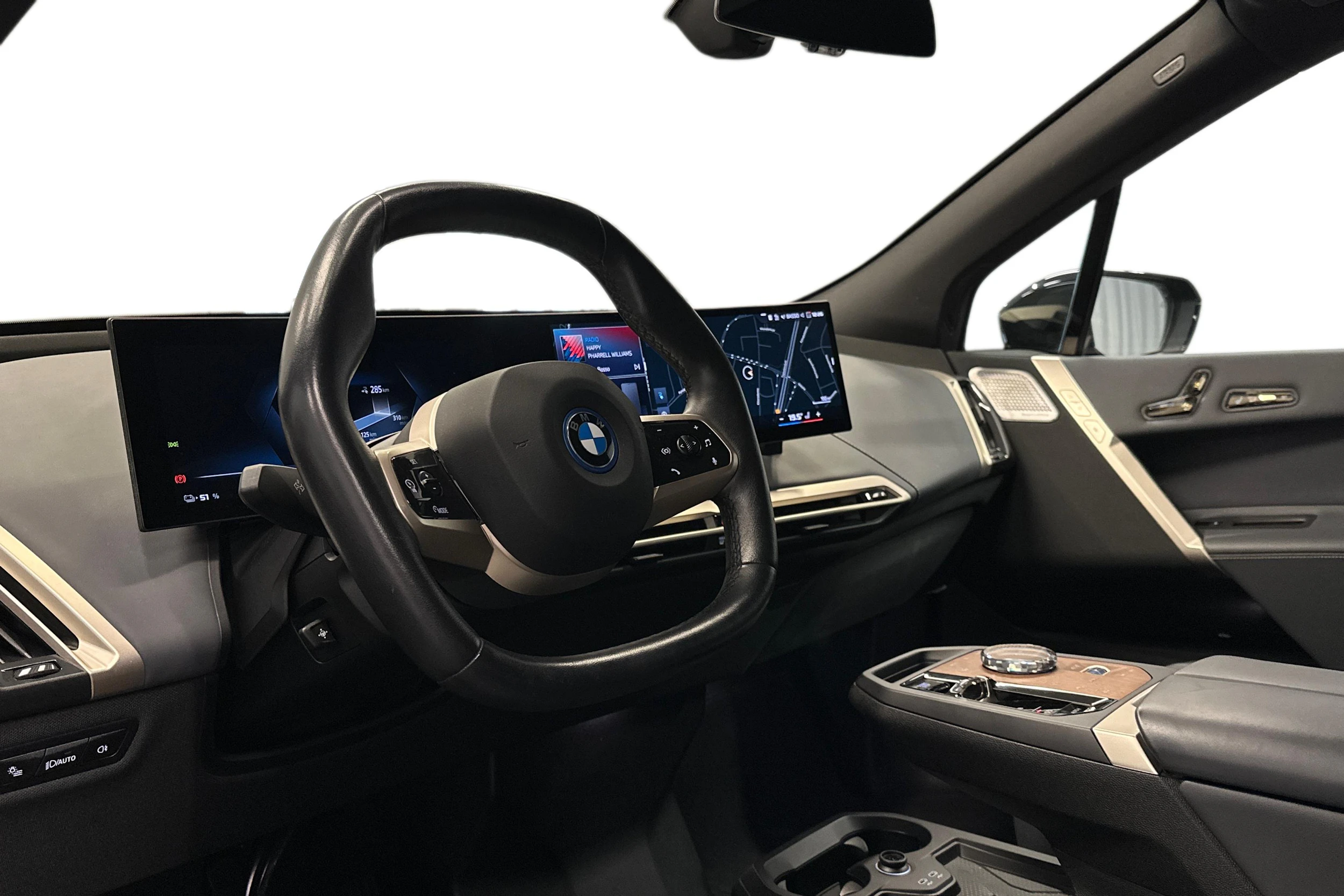 musta BMW ix M60 2024 kuva 6.