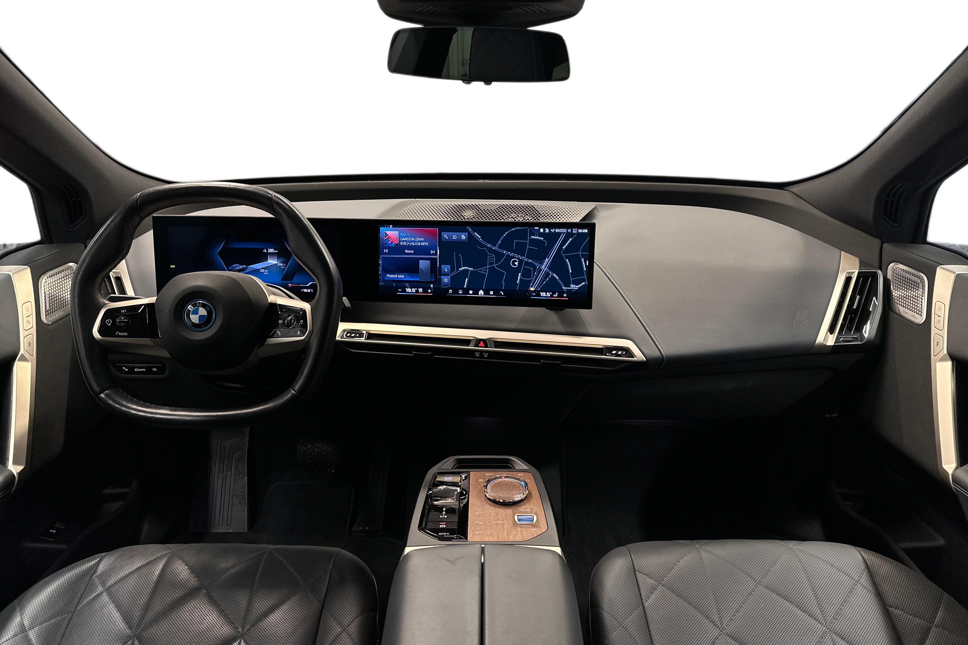 BMW iX M60 M60 2024, photo 7/39