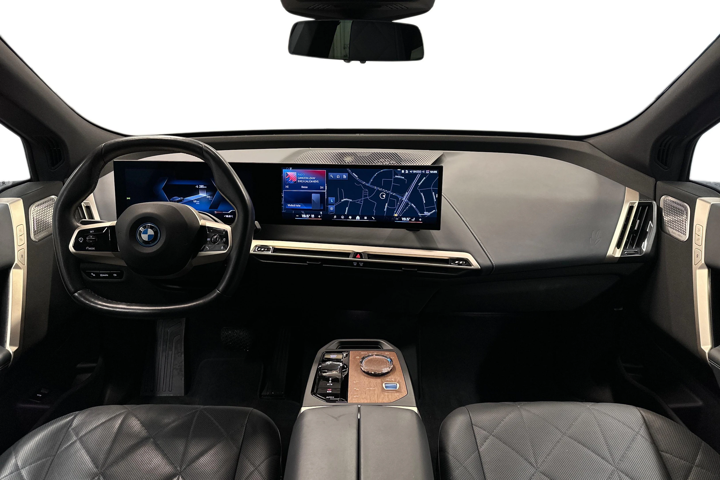 musta BMW ix M60 2024 kuva 7.