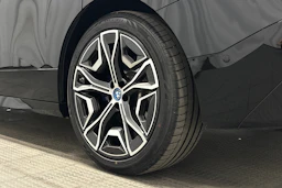musta BMW ix M60 2024 kuva 10.