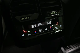 musta BMW ix M60 2024 kuva 14.