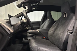 musta BMW ix M60 2024 kuva 15.