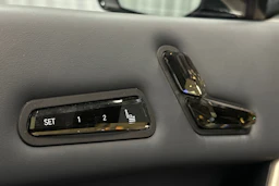 musta BMW ix M60 2024 kuva 16.