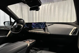 musta BMW ix M60 2024 kuva 18.