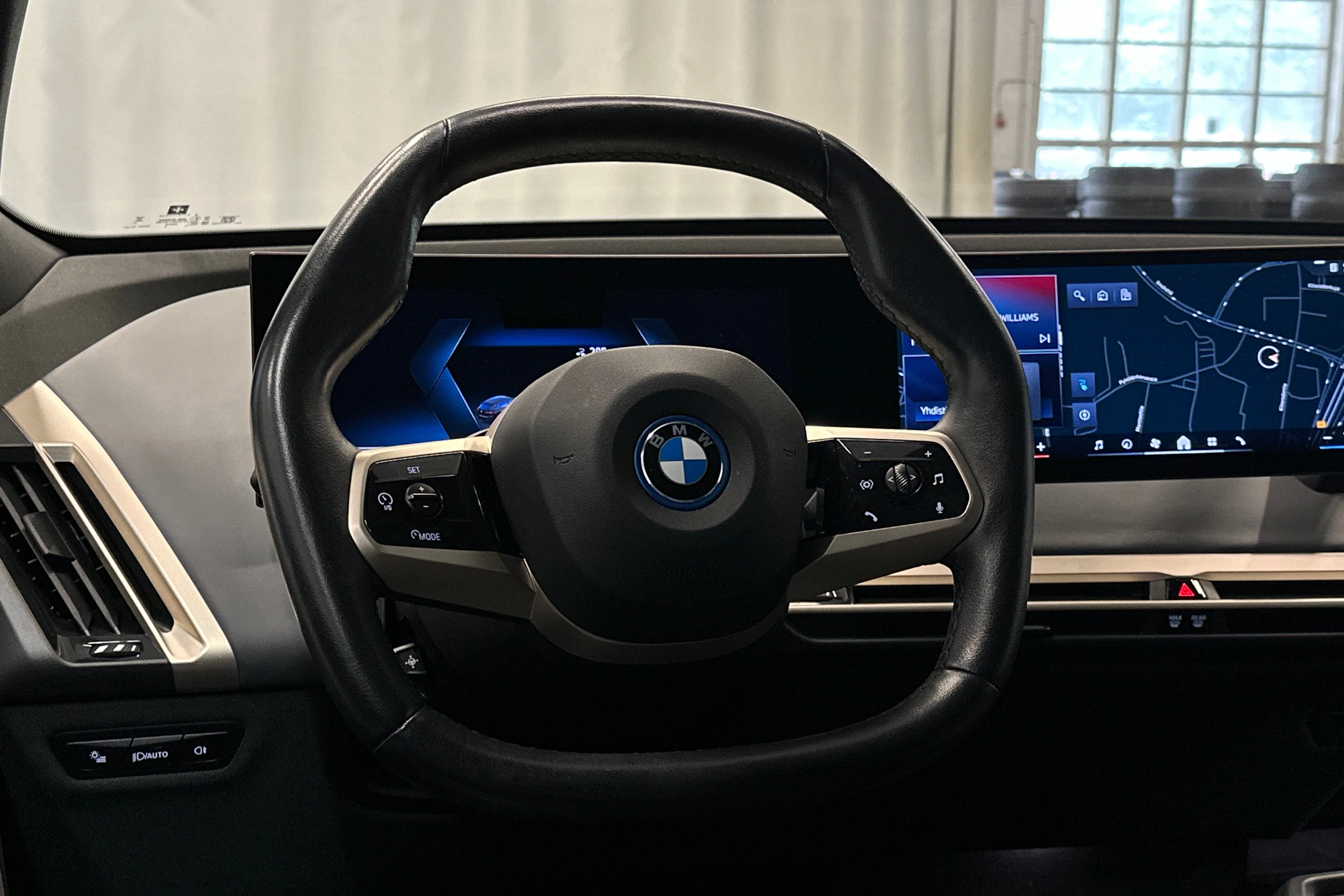 musta BMW ix M60 2024 kuva 19.