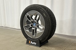 sininen BMW iX 2024 kuva 13.