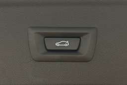 sininen BMW iX 2024 kuva 15.