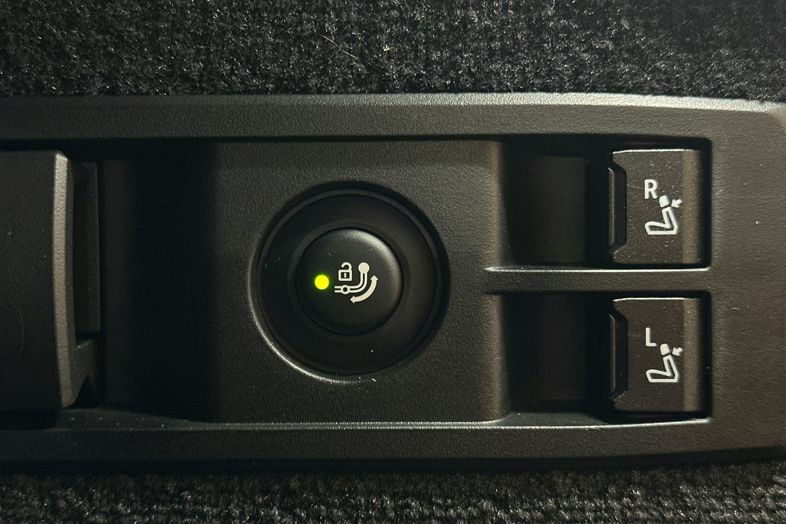 sininen BMW iX 2024 kuva 16.