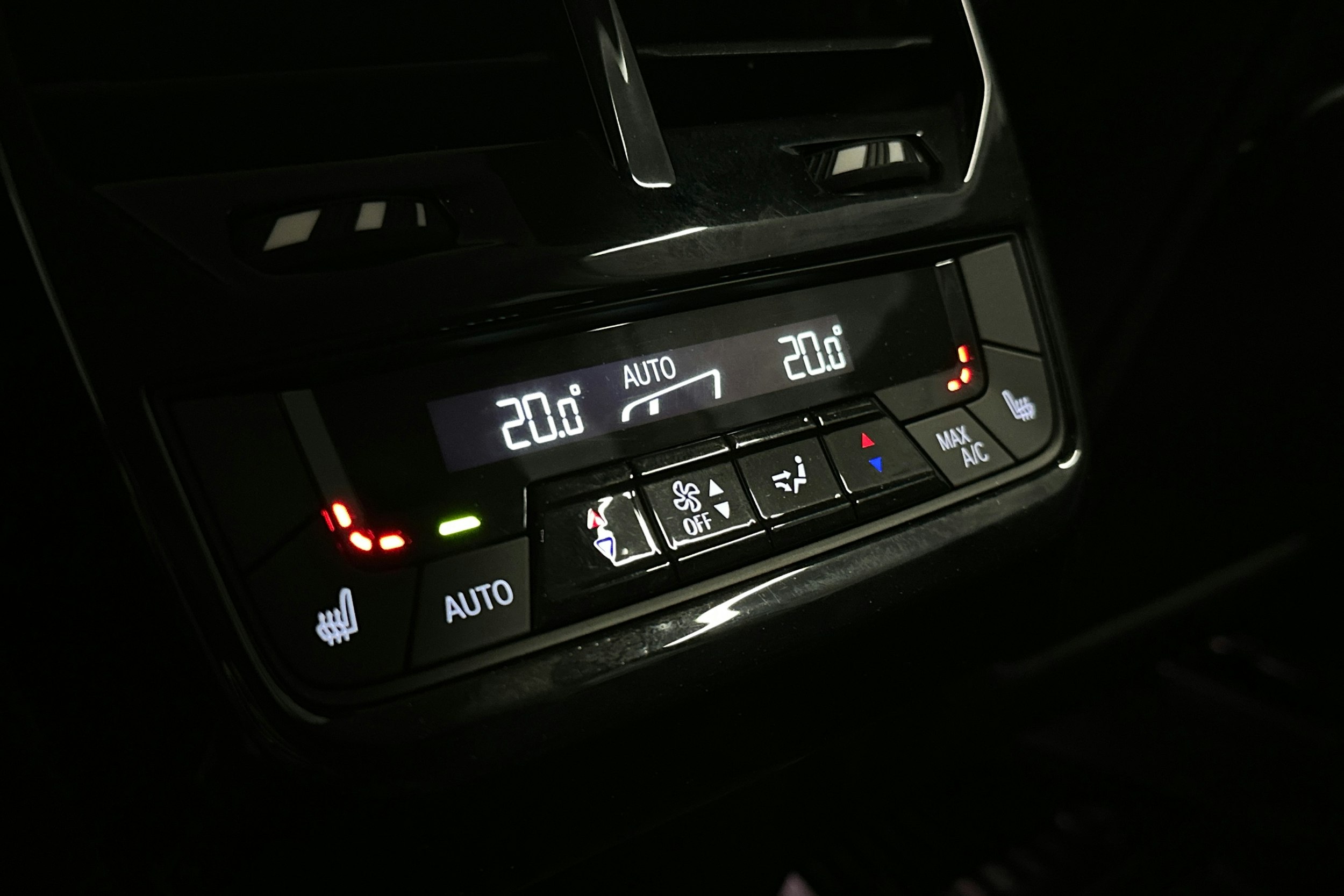 sininen BMW iX 2024 kuva 17.