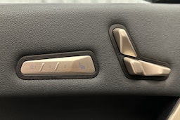 sininen BMW iX 2024 kuva 19.
