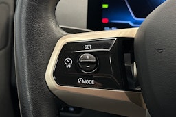 sininen BMW iX 2024 kuva 21.