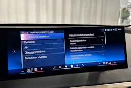 sininen BMW iX 2024 kuva 28.