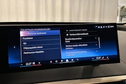 sininen BMW iX 2024 kuva 29.
