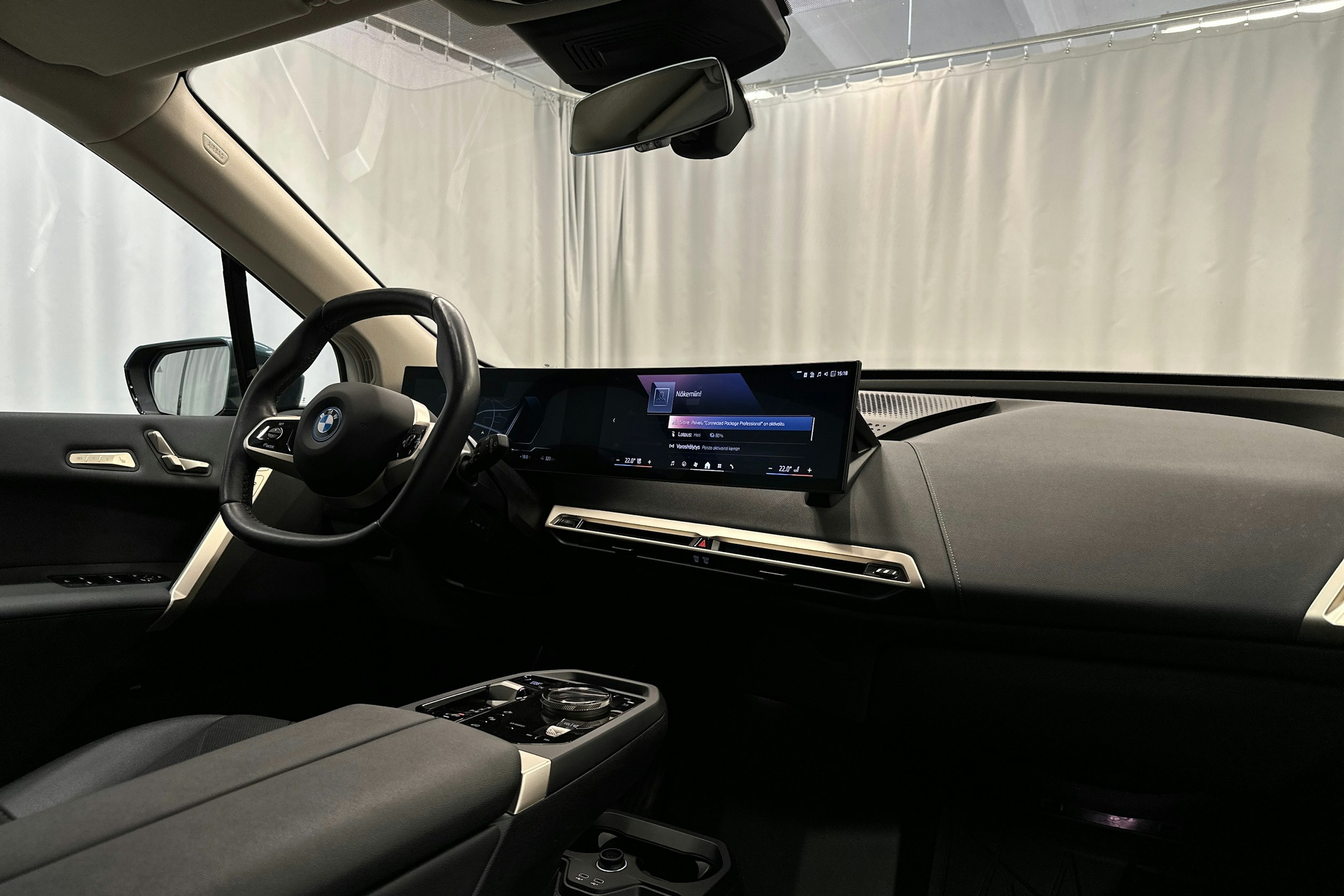 sininen BMW iX 2024 kuva 40.