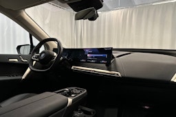 sininen BMW iX 2024 kuva 40.