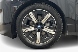 musta BMW iX 2024 kuva 11.