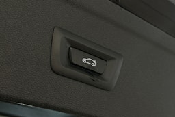 musta BMW iX 2024 kuva 15.