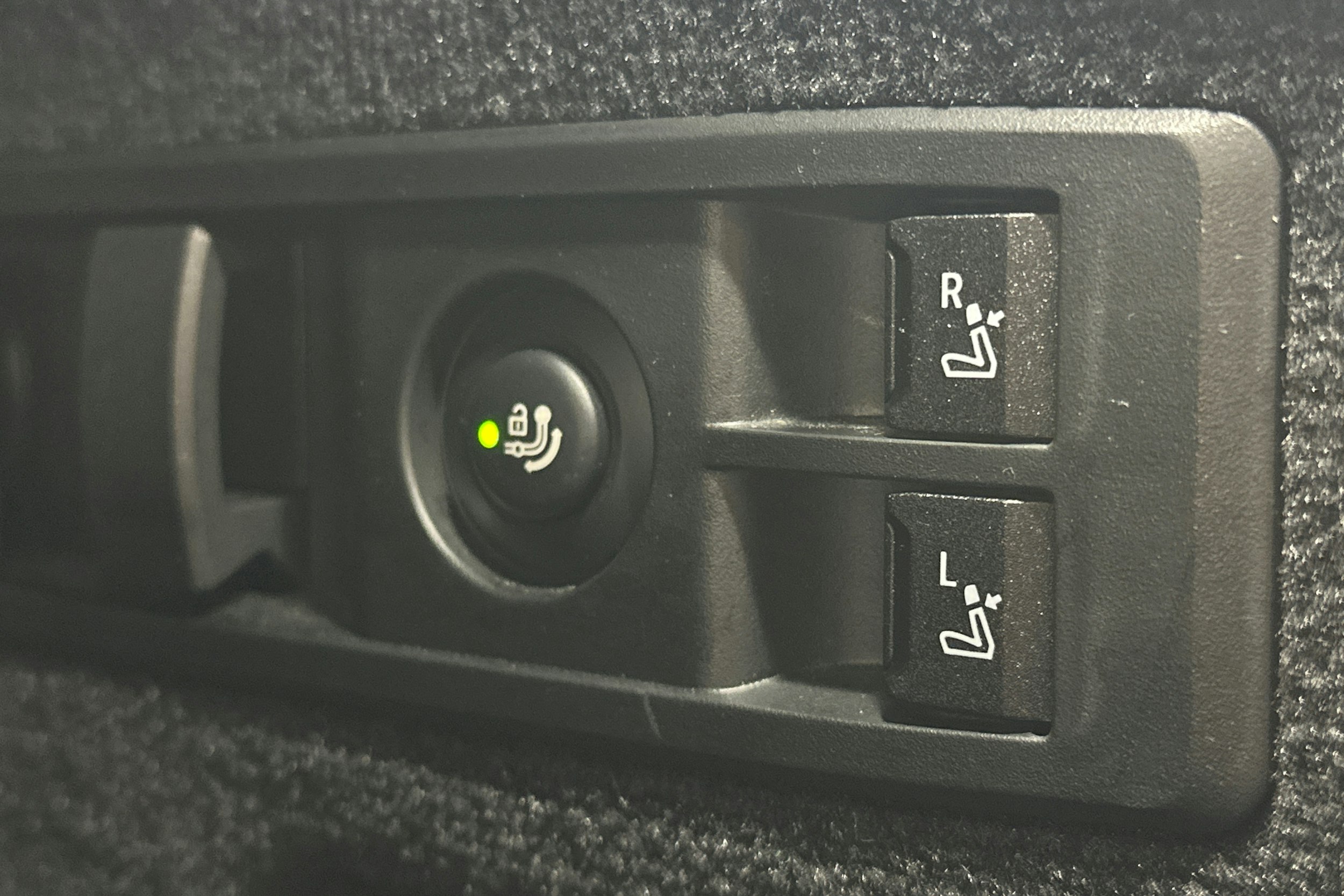 musta BMW iX 2024 kuva 16.