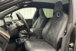 musta BMW iX 2024 kuva 18.