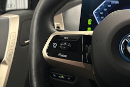 musta BMW iX 2024 kuva 22.