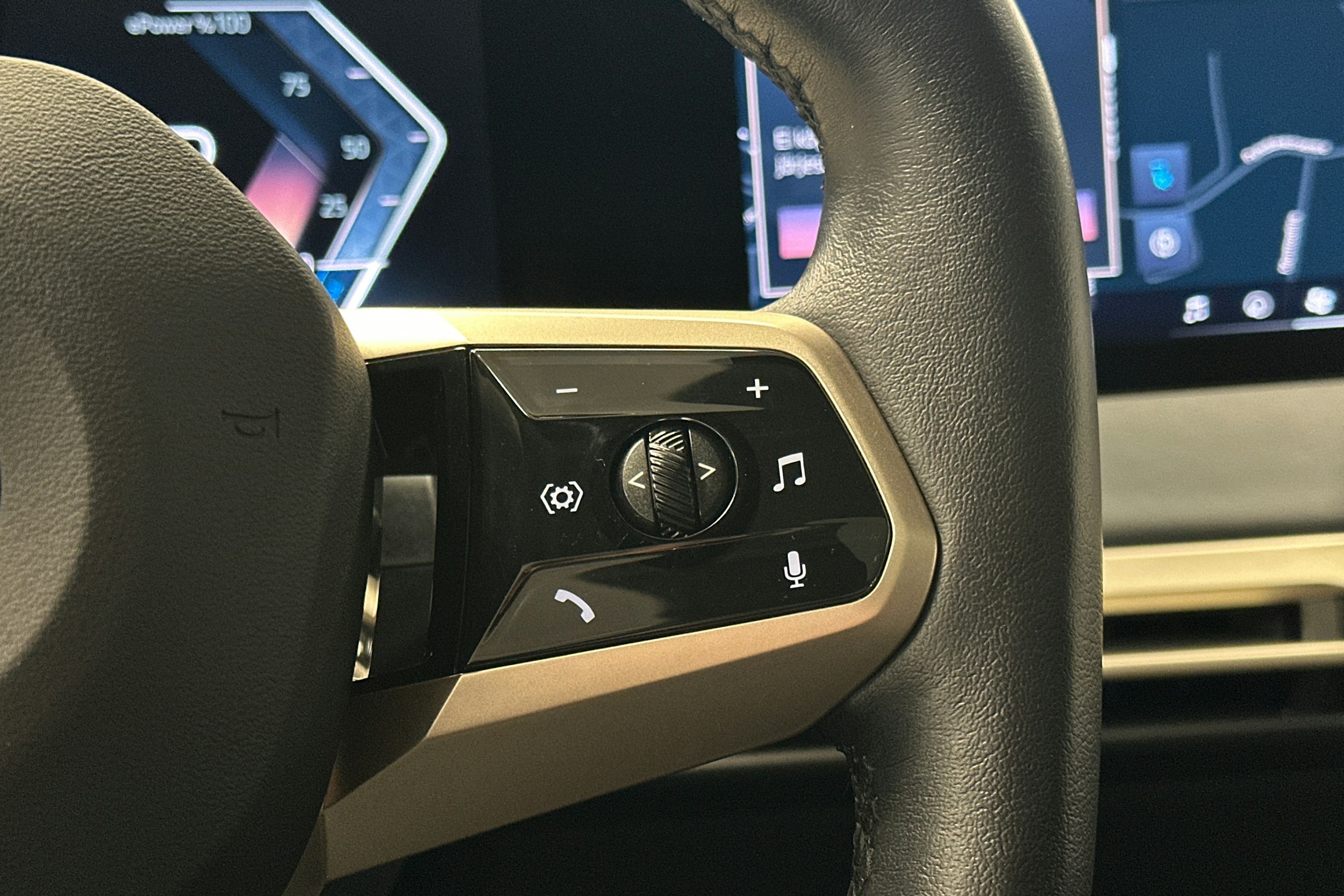 musta BMW iX 2024 kuva 23.