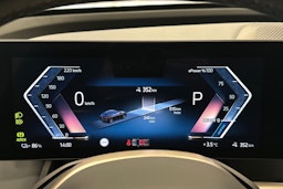 musta BMW iX 2024 kuva 24.