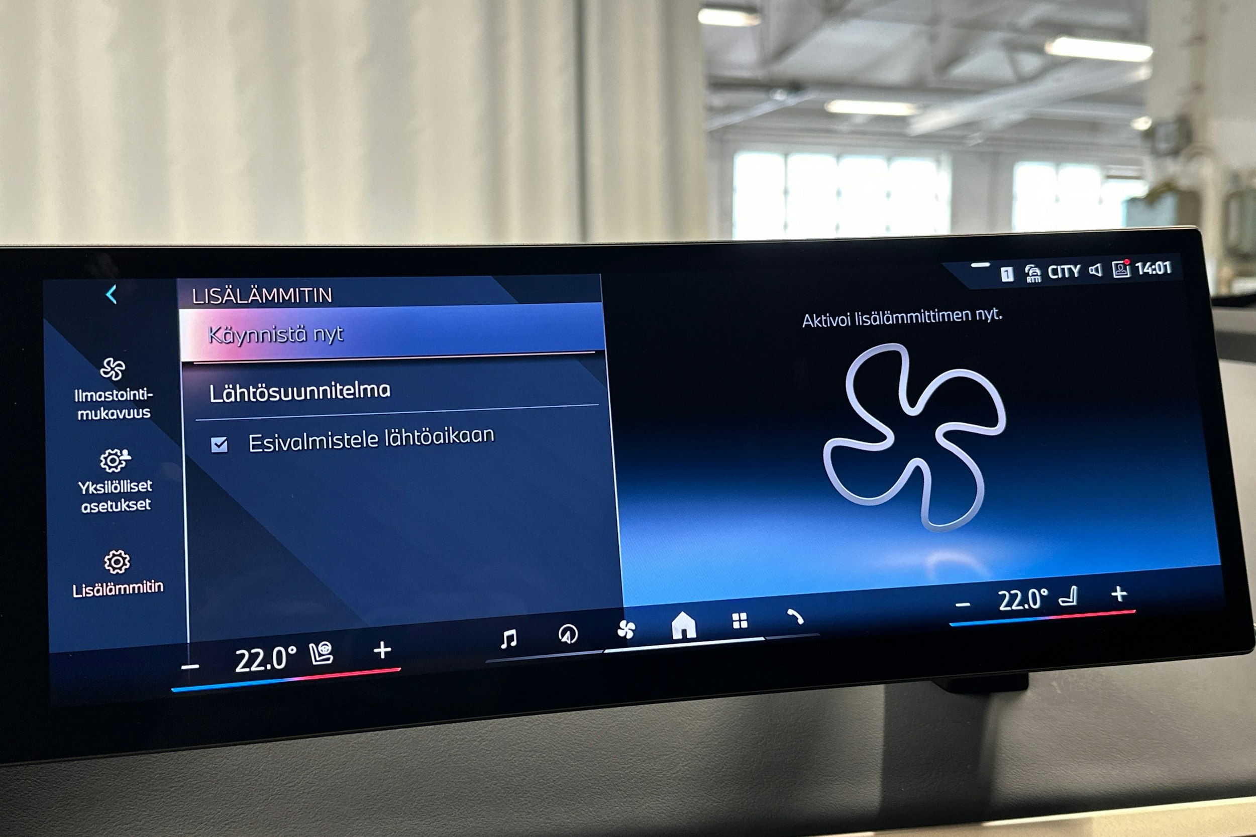 musta BMW iX 2024 kuva 27.