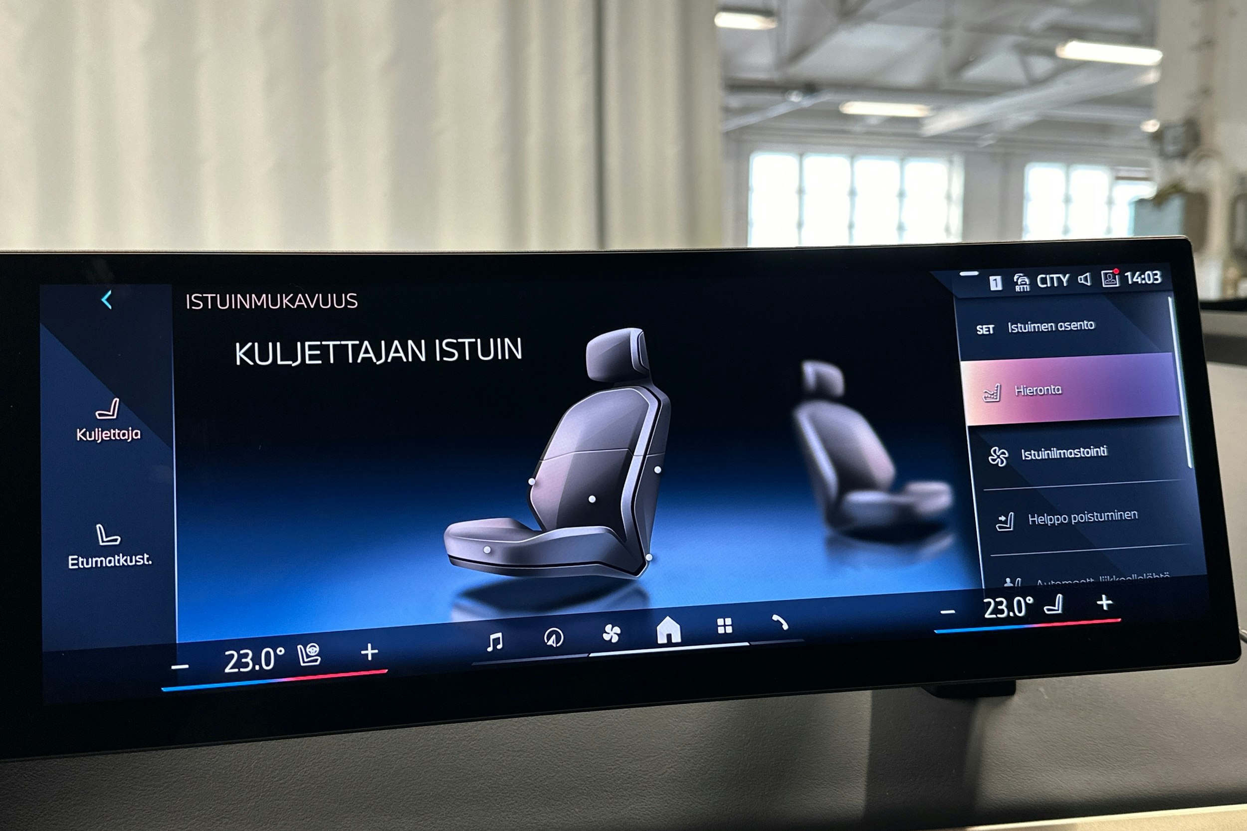 musta BMW iX 2024 kuva 34.