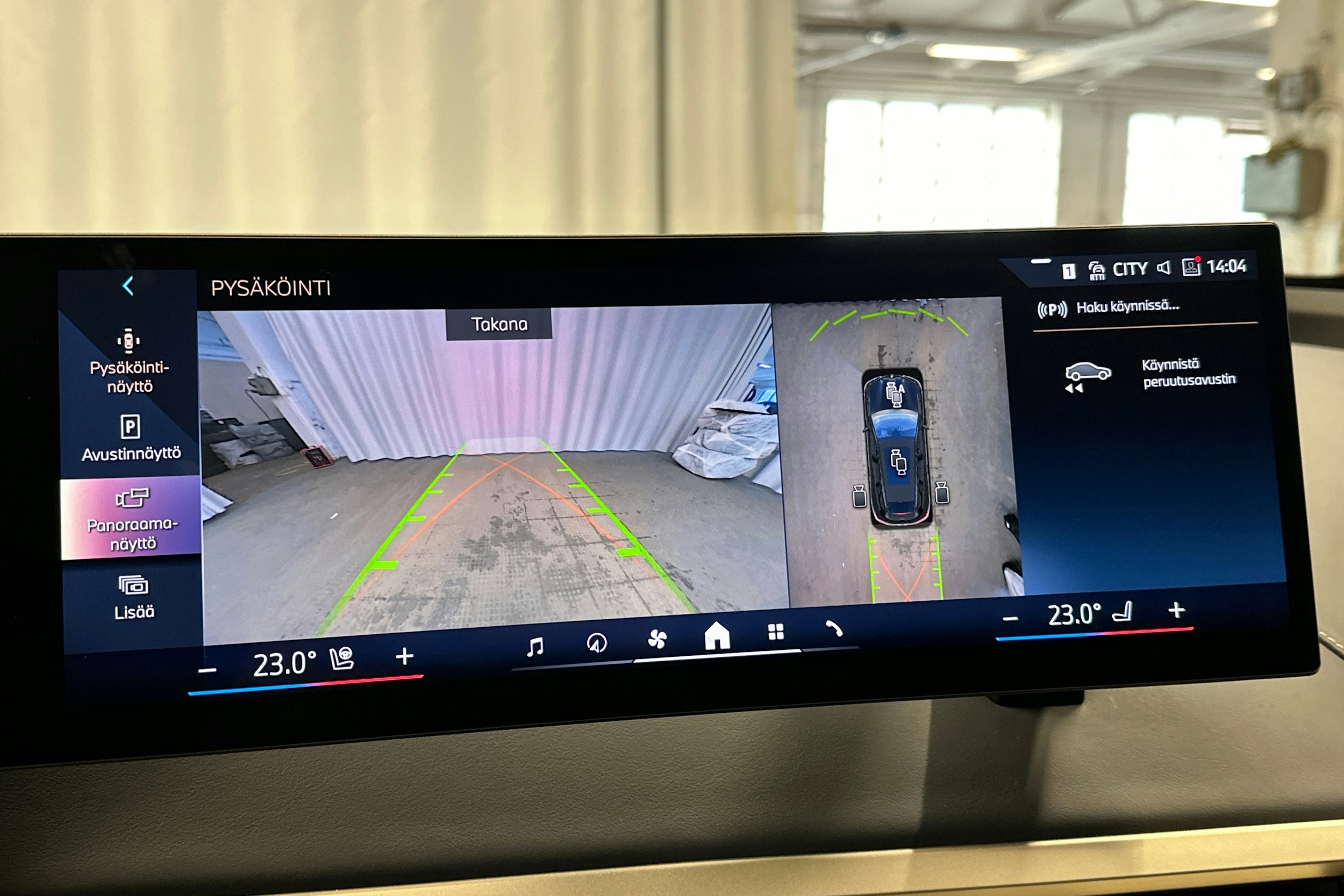 musta BMW iX 2024 kuva 36.