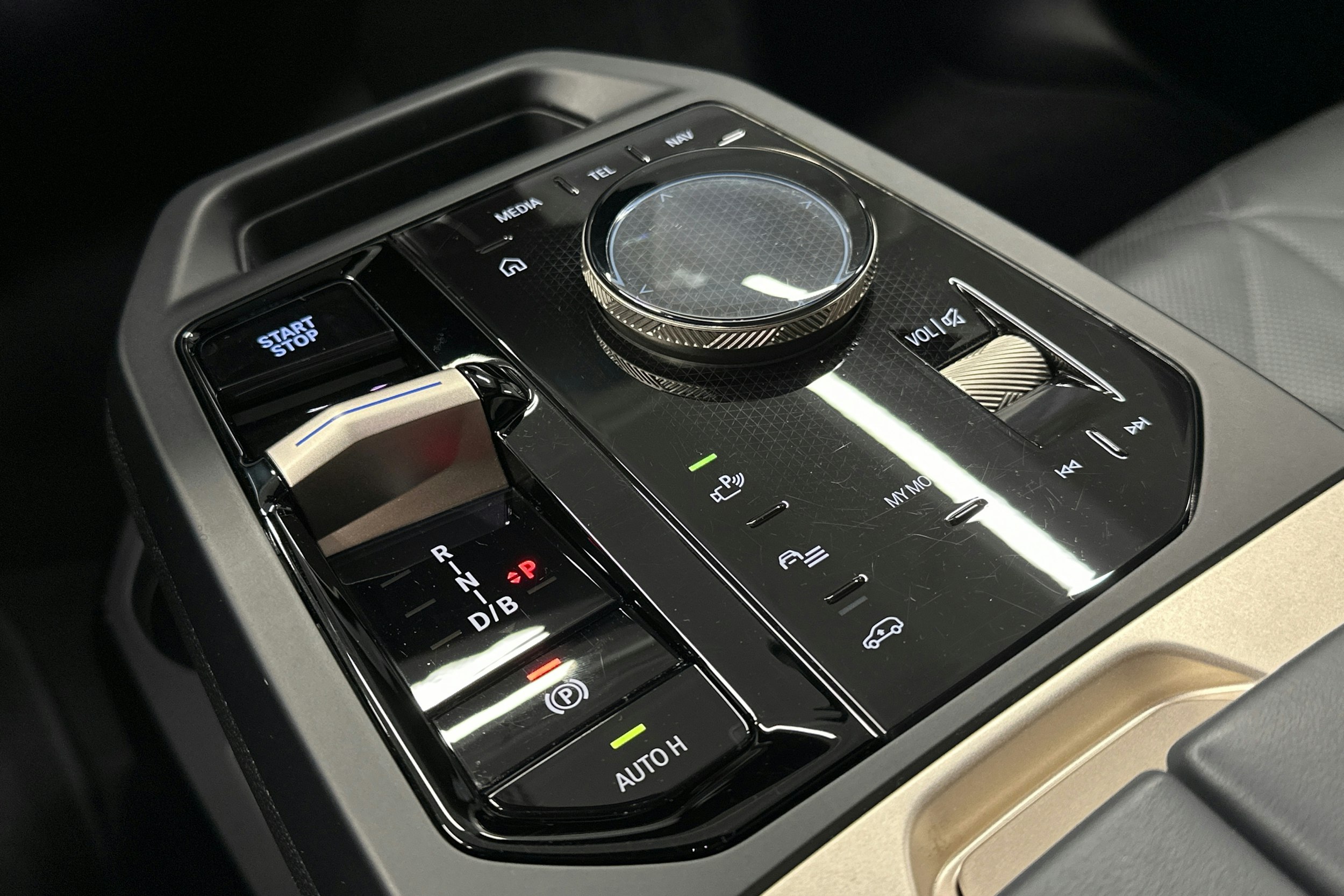 musta BMW iX 2024 kuva 37.