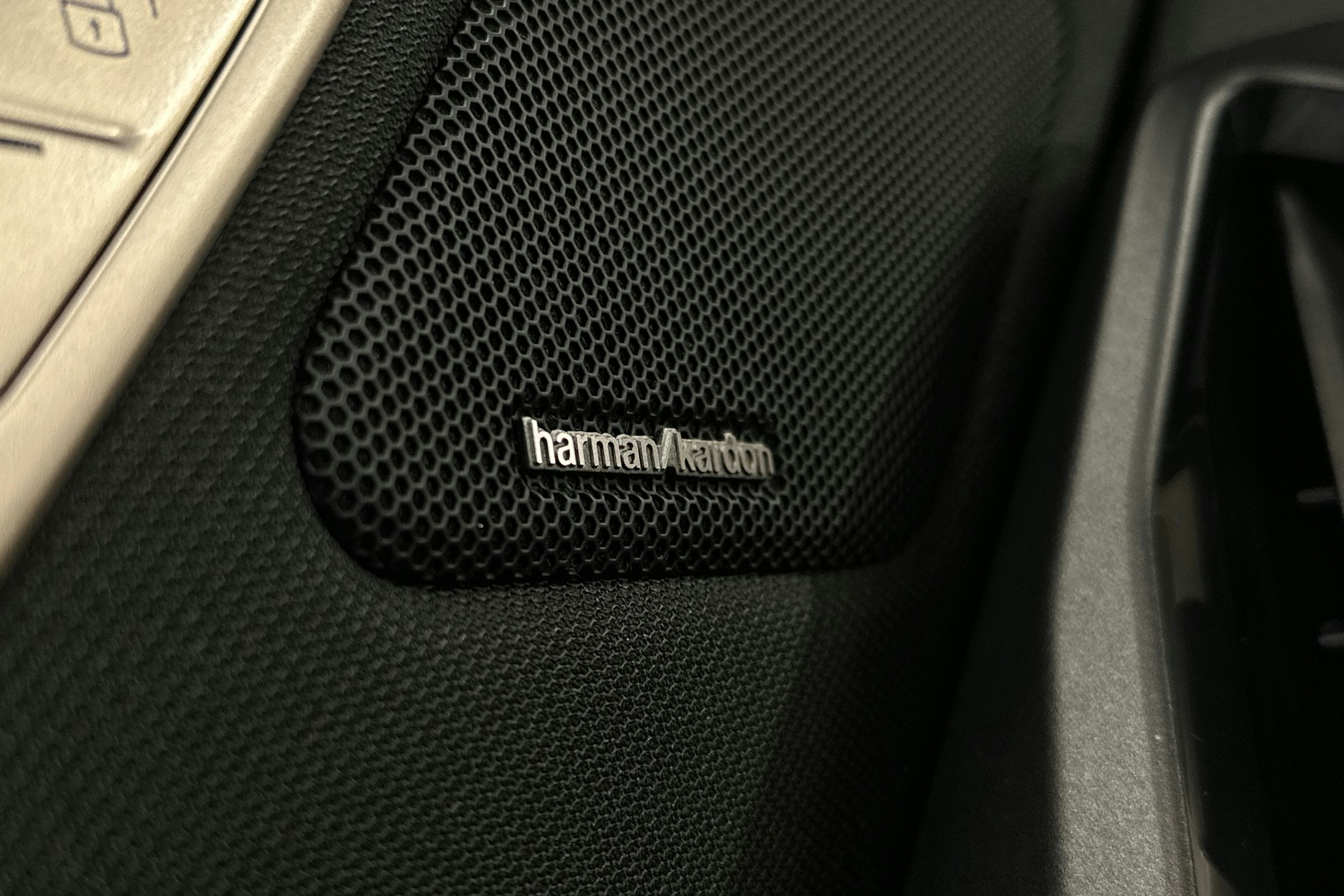 musta BMW iX 2024 kuva 38.