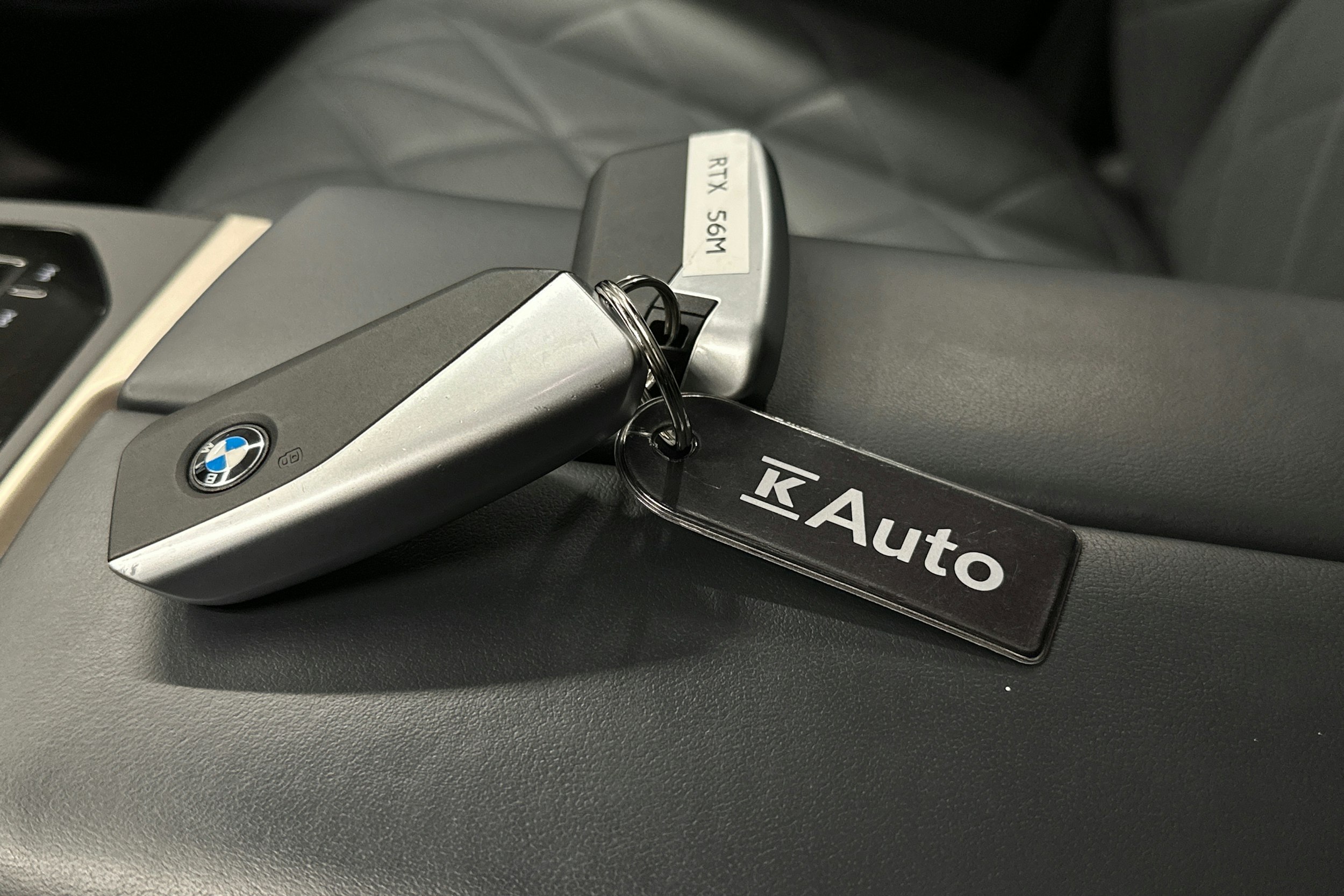 musta BMW iX 2024 kuva 40.