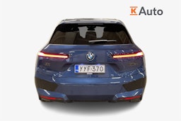 sininen BMW IX M60 2024 kuva 3.