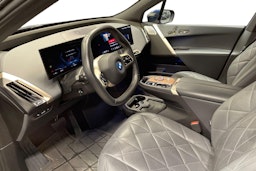 sininen BMW IX M60 2024 kuva 7.