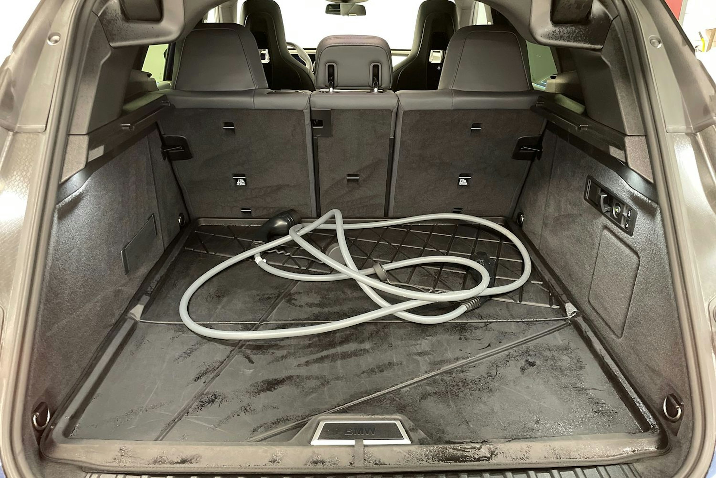 sininen BMW IX M60 2024 kuva 14.