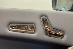 sininen BMW IX M60 2024 kuva 17.