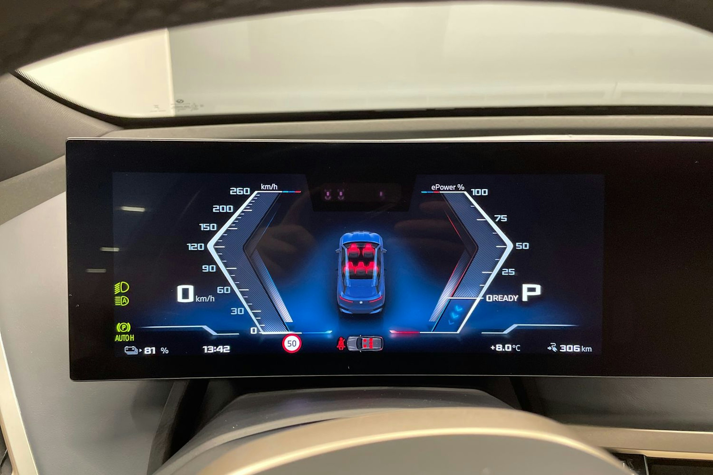 sininen BMW IX M60 2024 kuva 18.