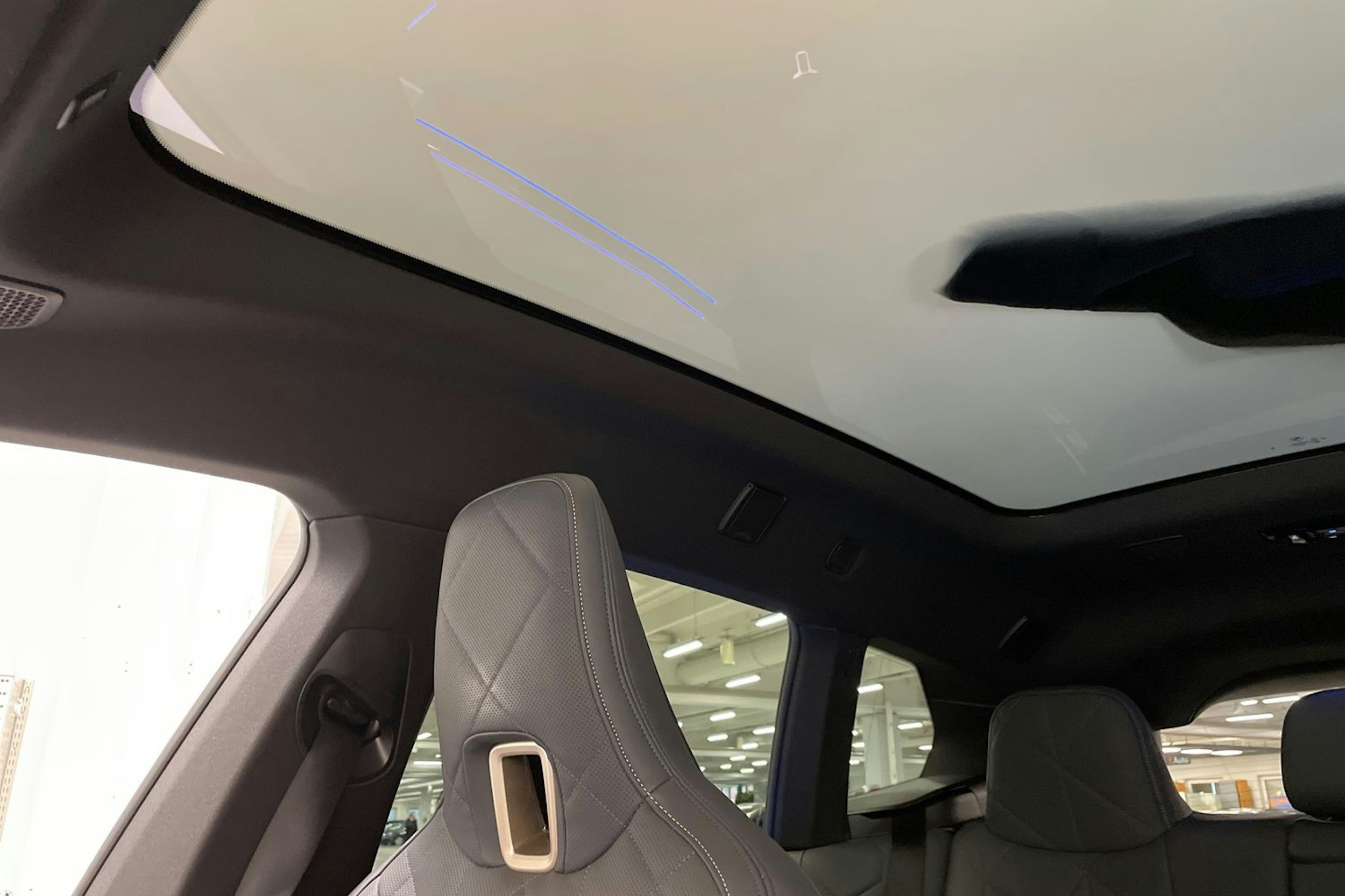 sininen BMW IX M60 2024 kuva 20.