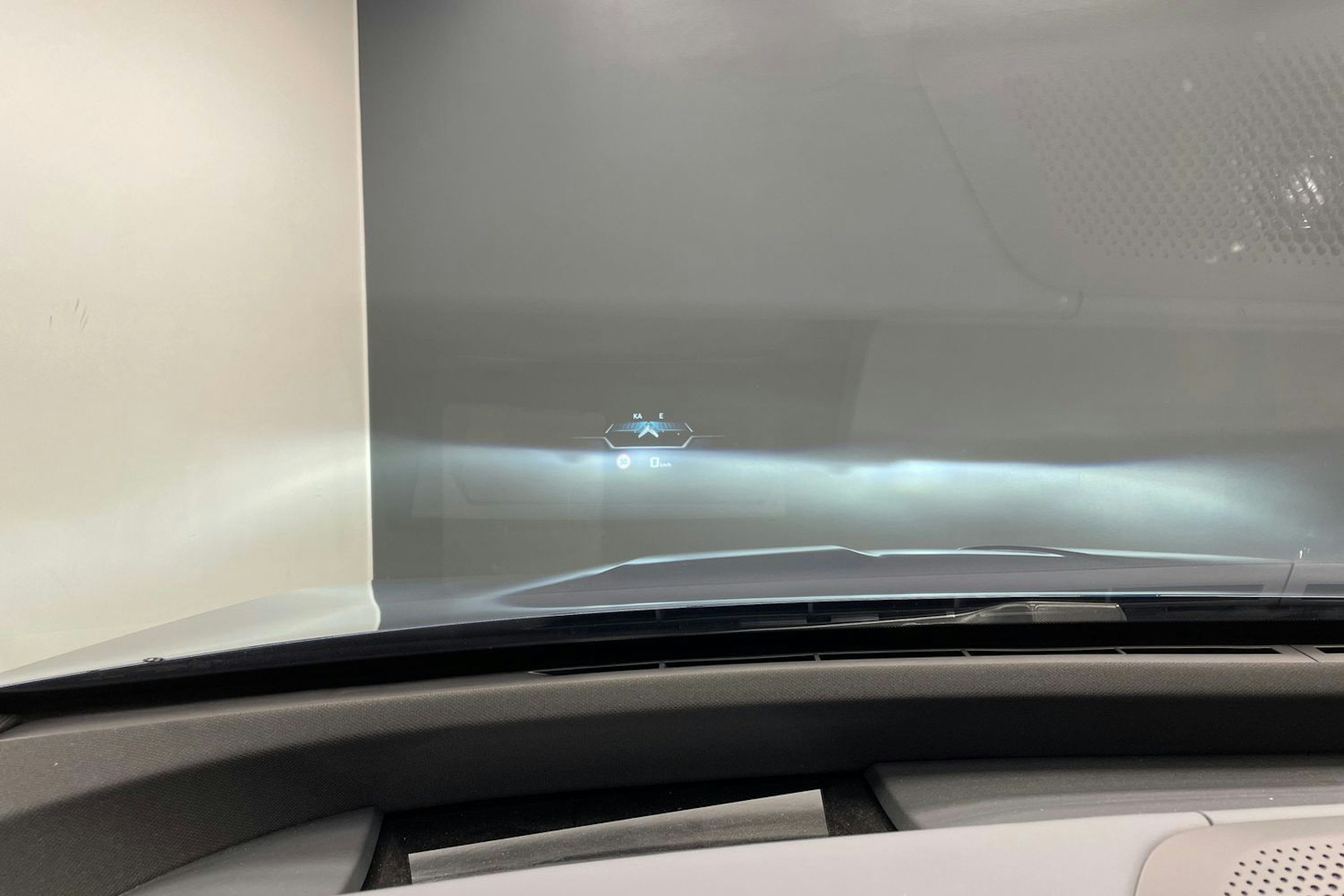 sininen BMW IX M60 2024 kuva 23.