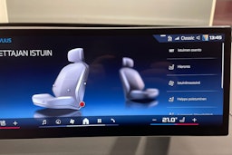 sininen BMW IX M60 2024 kuva 24.