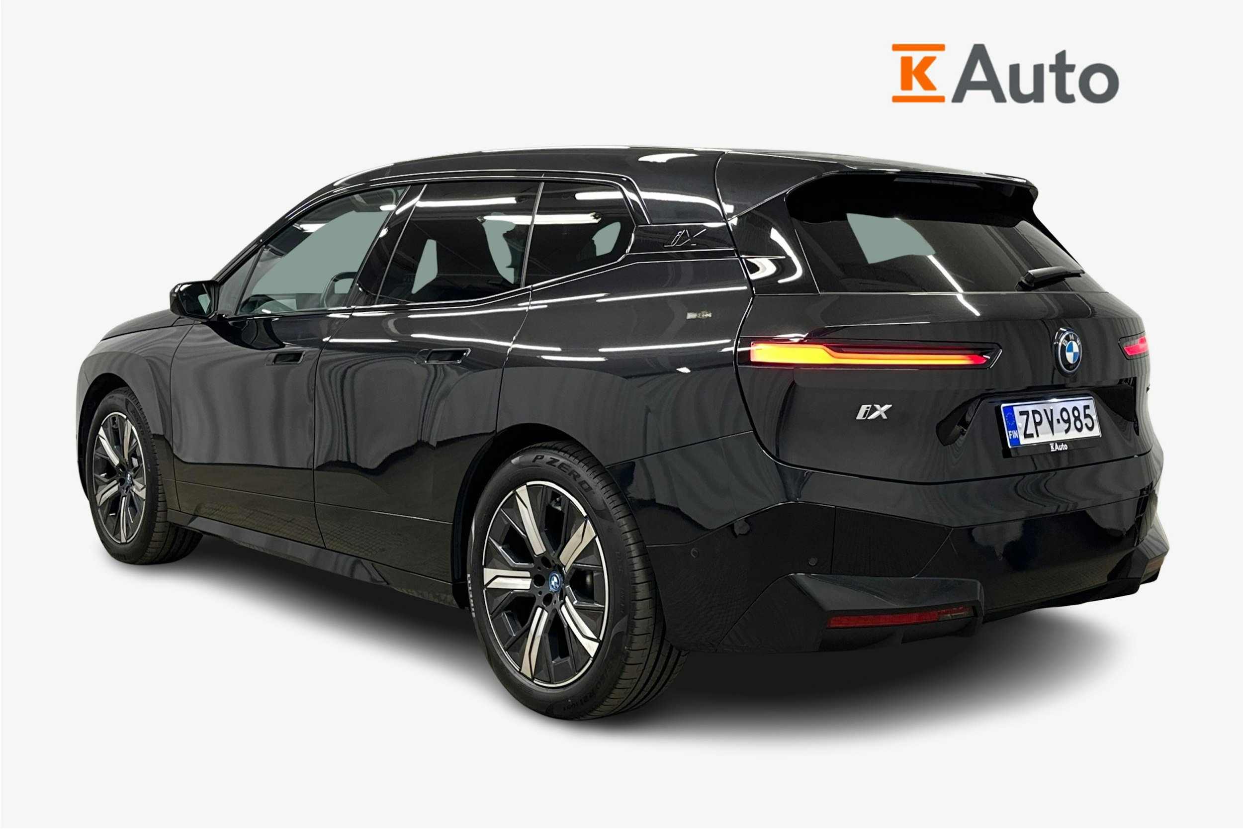 musta BMW iX 2024 kuva 2.