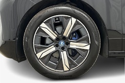 musta BMW iX 2024 kuva 11.