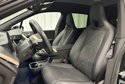 musta BMW iX 2024 kuva 18.