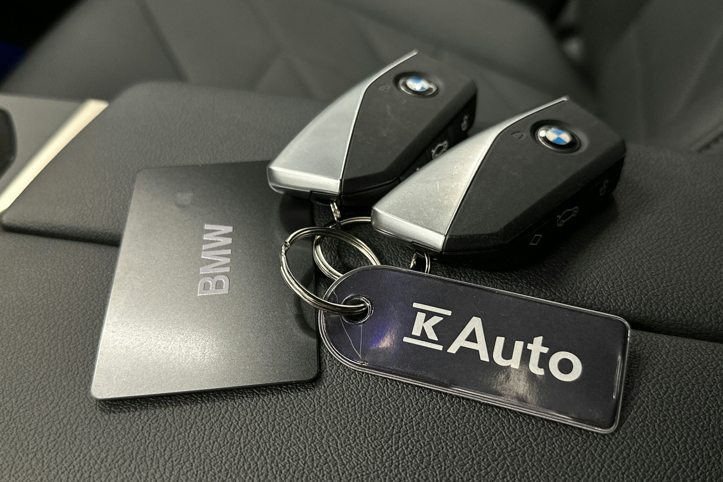 musta BMW iX 2024 kuva 35.