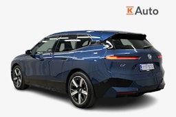 sininen BMW iX M60 2024 kuva 2.