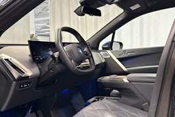 sininen BMW iX M60 2024 kuva 10.