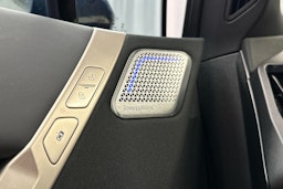 sininen BMW iX M60 2024 kuva 27.