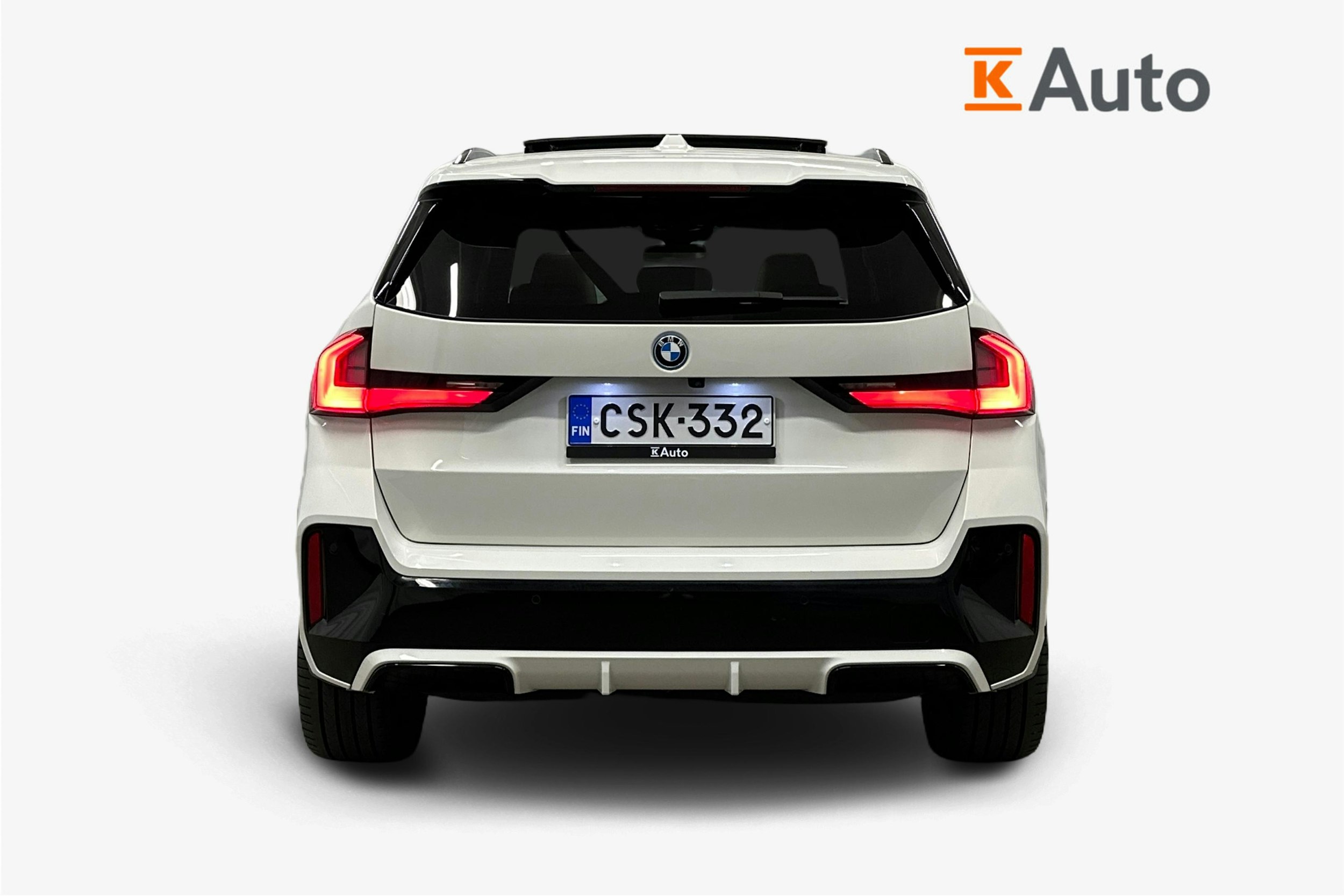 valkoinen BMW iX1 2023 kuva 3.